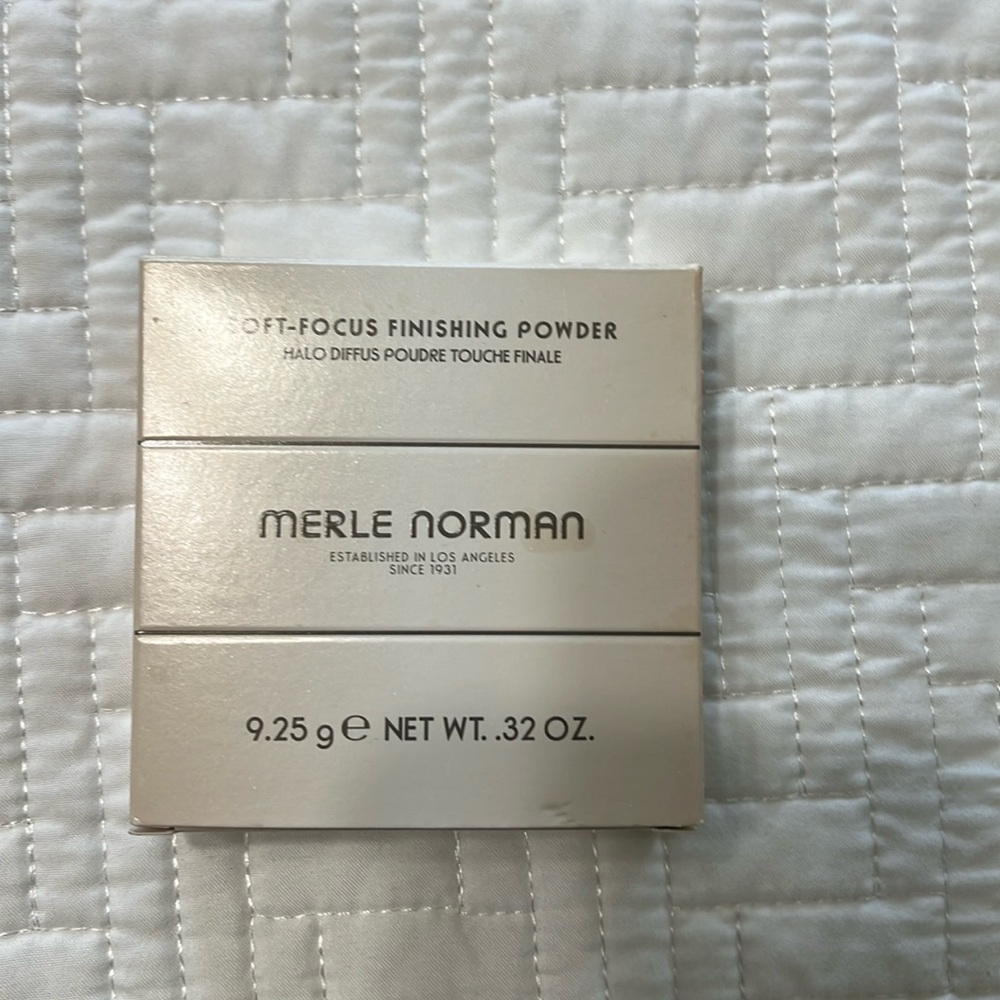 Merle Norman finishing powder